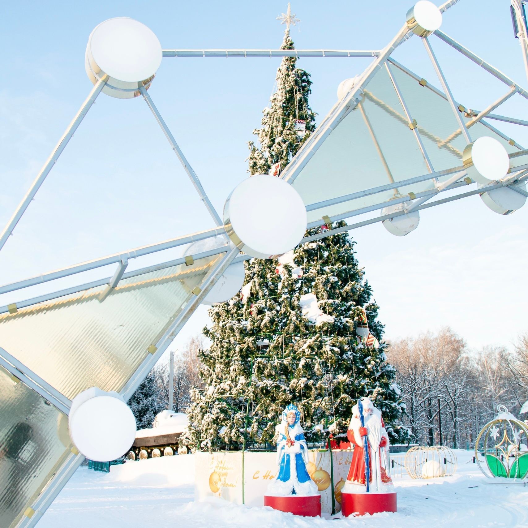 В Джалиле состоялось открытие новогодней ёлки